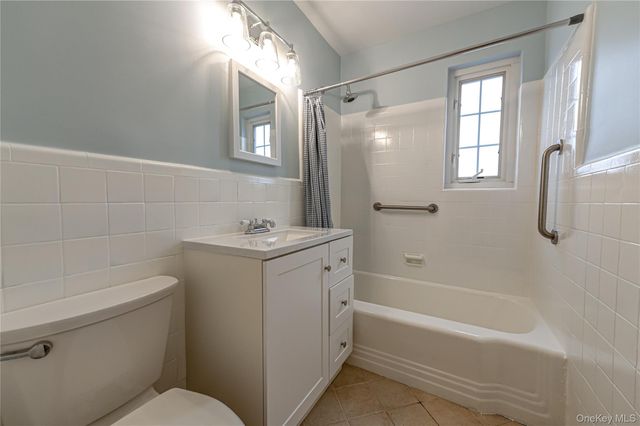 26 Nathan Hale Drive 75A, Huntington, NY 11743