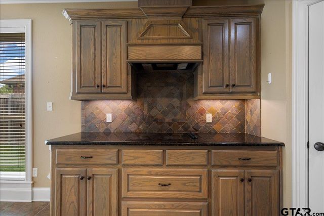 838 Carriage Dr., Tyler, TX 75703
