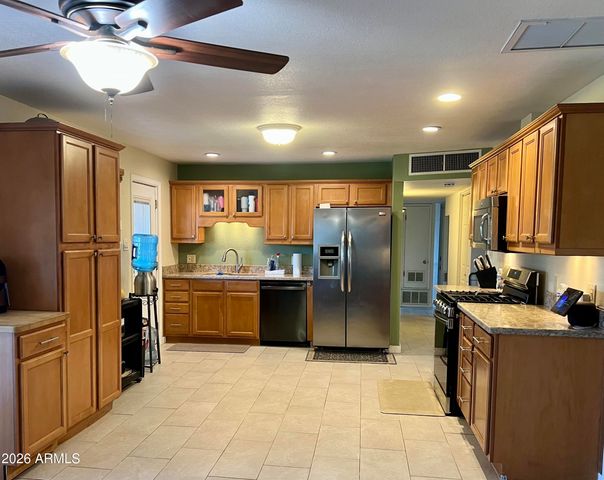 2439 W FREEWAY Lane, Phoenix, AZ 85021