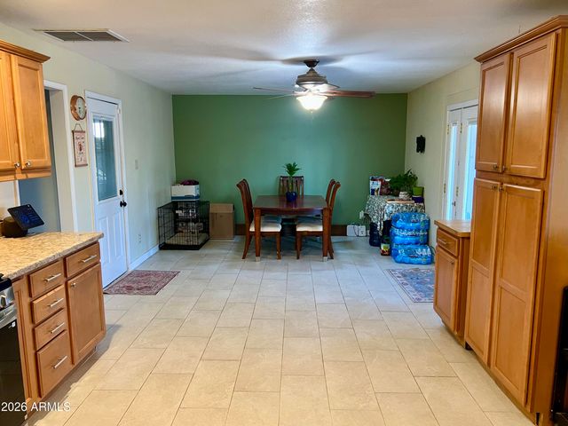 2439 W FREEWAY Lane, Phoenix, AZ 85021