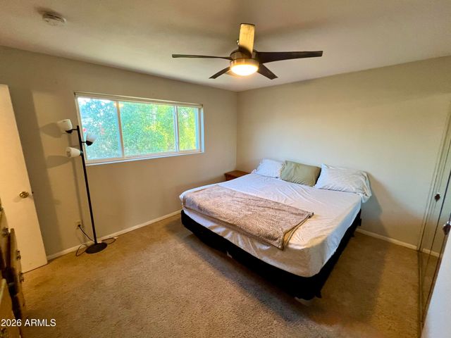 2439 W FREEWAY Lane, Phoenix, AZ 85021
