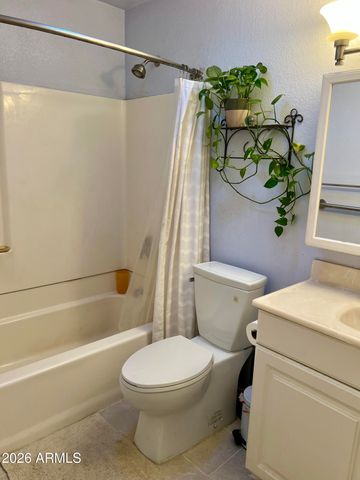 2439 W FREEWAY Lane, Phoenix, AZ 85021