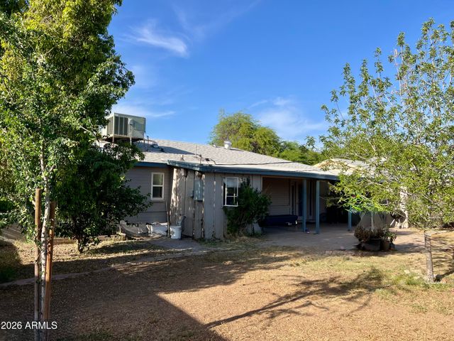 2439 W FREEWAY Lane, Phoenix, AZ 85021