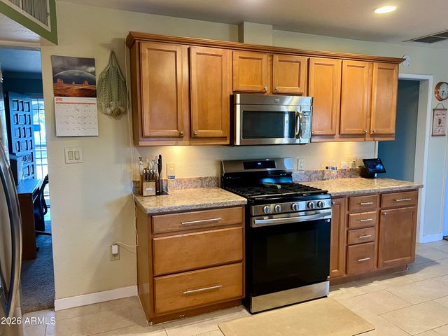 2439 W FREEWAY Lane, Phoenix, AZ 85021