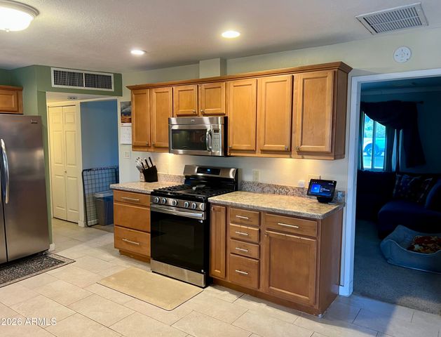 2439 W FREEWAY Lane, Phoenix, AZ 85021