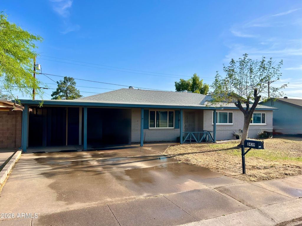 2439 W FREEWAY Lane, Phoenix, AZ 85021