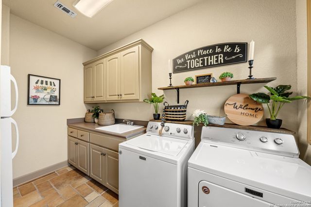 3404 Comanche Trace Dr E, Kerrville, TX 78028