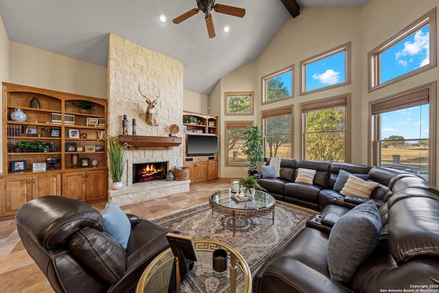 3404 Comanche Trace Dr E, Kerrville, TX 78028