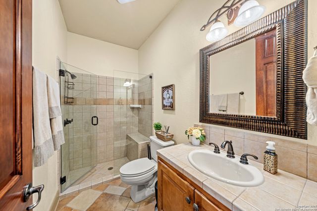 3404 Comanche Trace Dr E, Kerrville, TX 78028