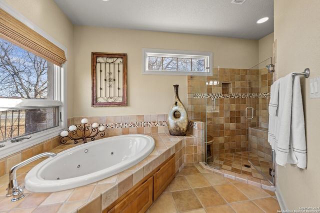 3404 Comanche Trace Dr E, Kerrville, TX 78028