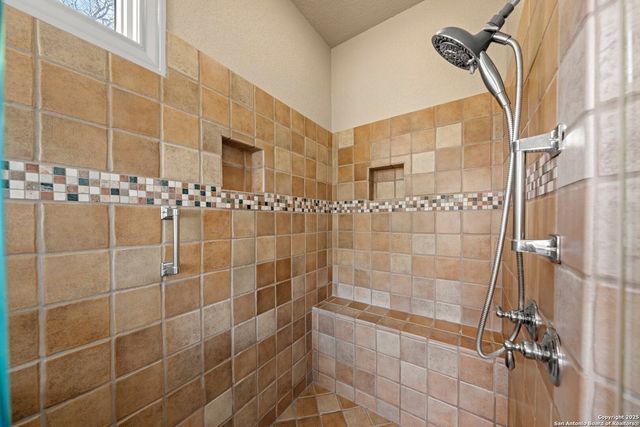 3404 Comanche Trace Dr E, Kerrville, TX 78028