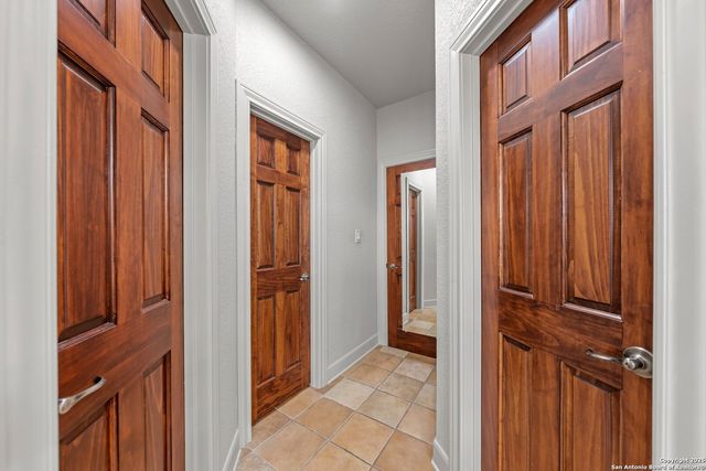 3404 Comanche Trace Dr E, Kerrville, TX 78028