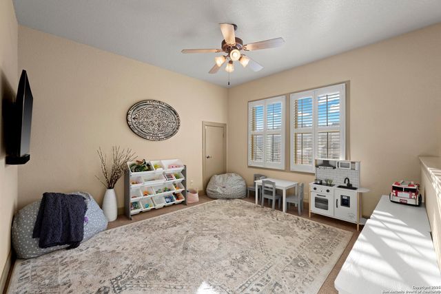 3404 Comanche Trace Dr E, Kerrville, TX 78028