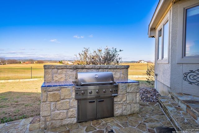 3404 Comanche Trace Dr E, Kerrville, TX 78028