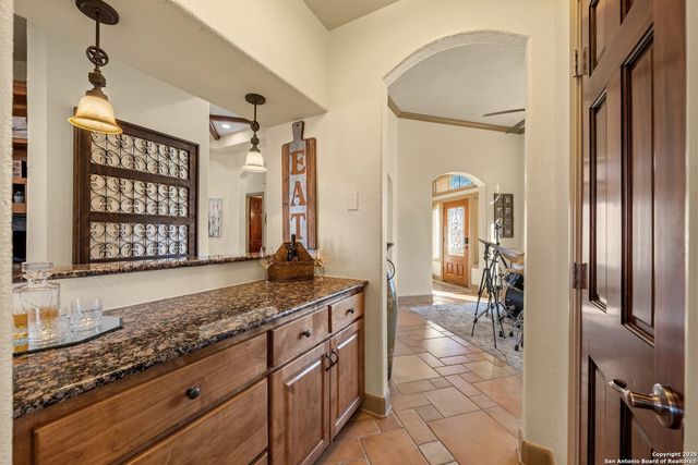 3404 Comanche Trace Dr E, Kerrville, TX 78028