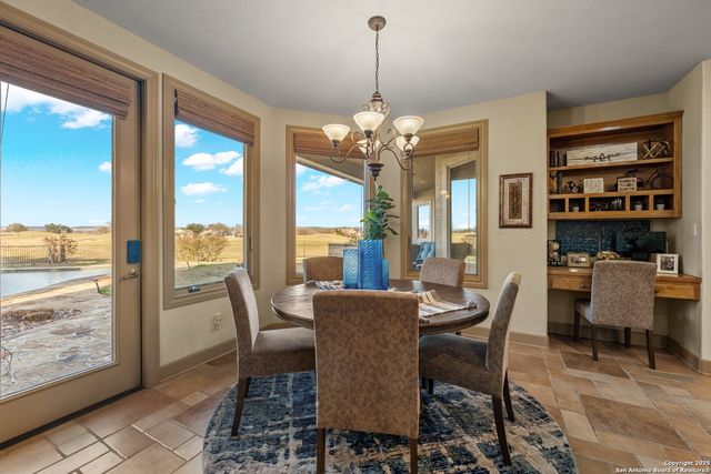 3404 Comanche Trace Dr E, Kerrville, TX 78028