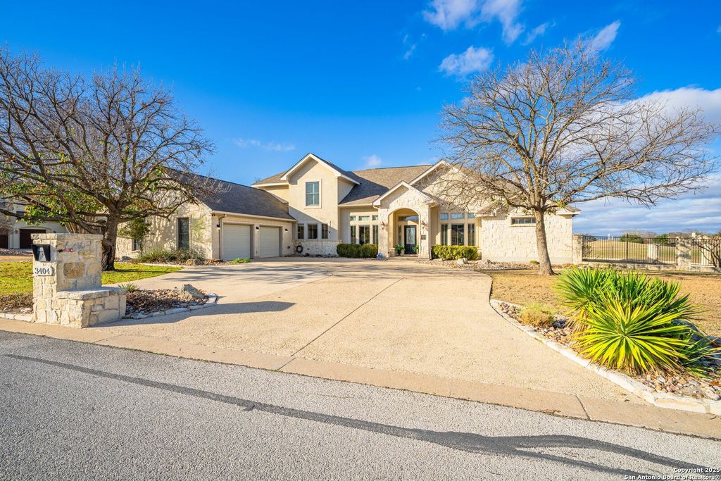 3404 Comanche Trace Dr E, Kerrville, TX 78028