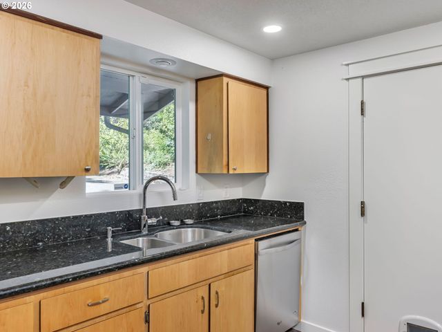 23775 S BEAVERCREEK Rd, Beavercreek, OR 97004