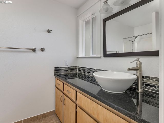 23775 S BEAVERCREEK Rd, Beavercreek, OR 97004