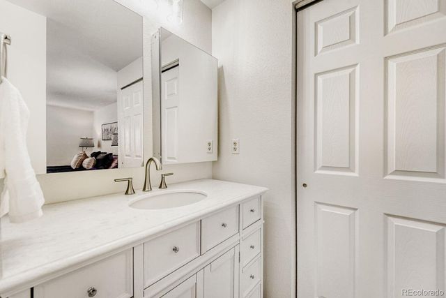 5554 S Lansing Court, Englewood, CO 80111