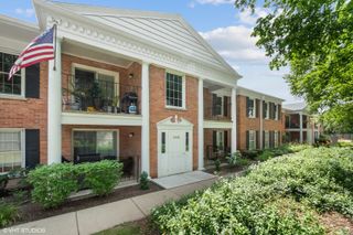 520 Shorely Drive 201, Barrington, IL 60010