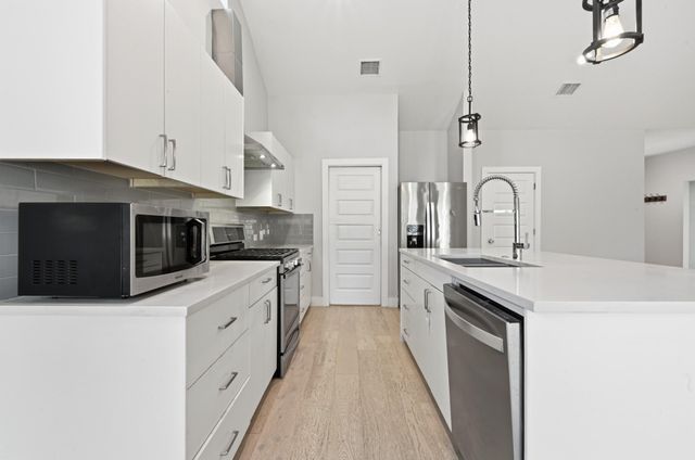 4207 Alexandria DR, Austin, TX 78749