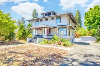 746 NW 6TH Street, Grants Pass, OR 97526