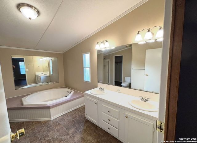 1118 wild Persimmon, San Antonio, TX 78245