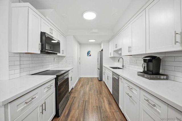 8963 Caminito Fresco, San Diego, CA 92037