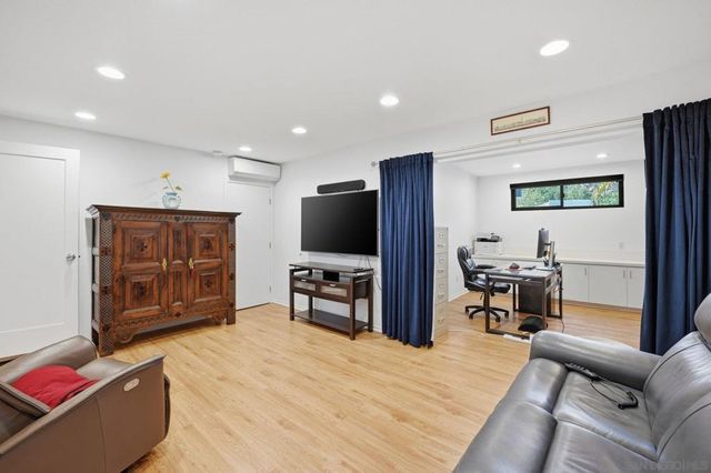 8963 Caminito Fresco, San Diego, CA 92037