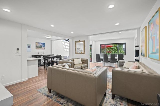 8963 Caminito Fresco, San Diego, CA 92037