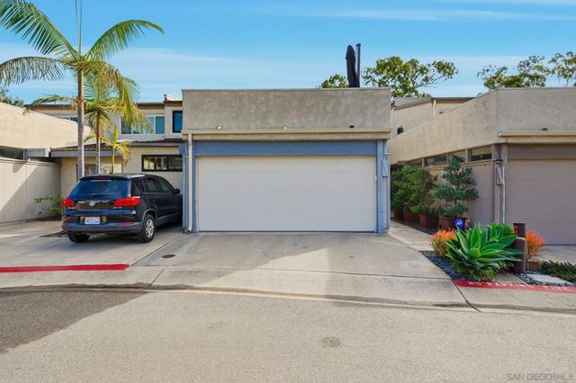 8963 Caminito Fresco, San Diego, CA 92037