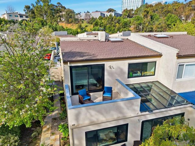 8963 Caminito Fresco, San Diego, CA 92037