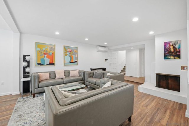 8963 Caminito Fresco, San Diego, CA 92037