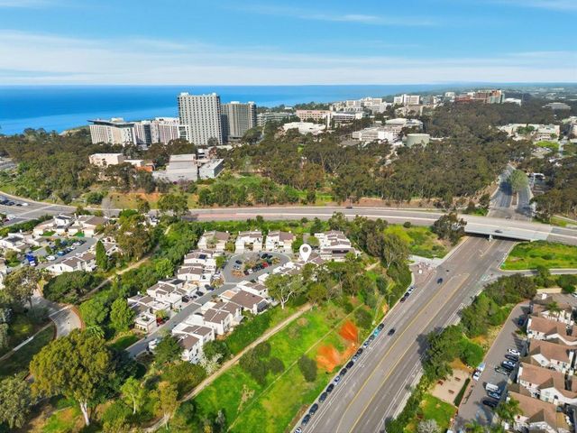 8963 Caminito Fresco, San Diego, CA 92037