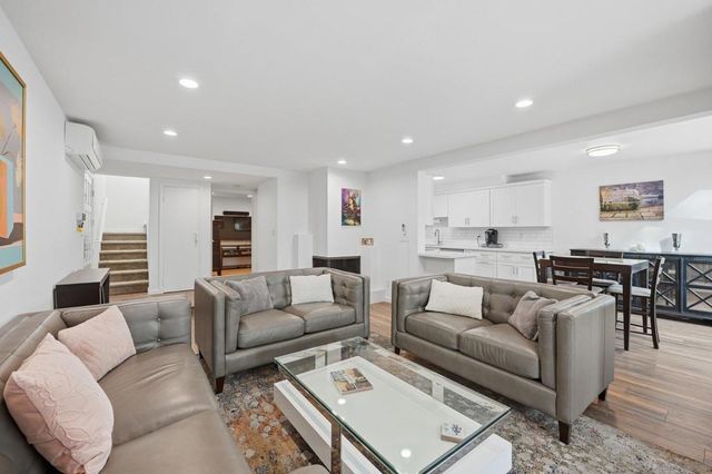 8963 Caminito Fresco, San Diego, CA 92037