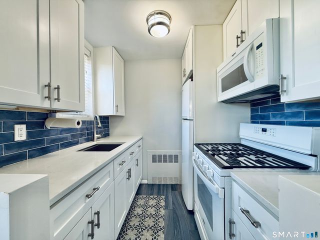 140 Grove Street 2H, Stamford, CT 06901