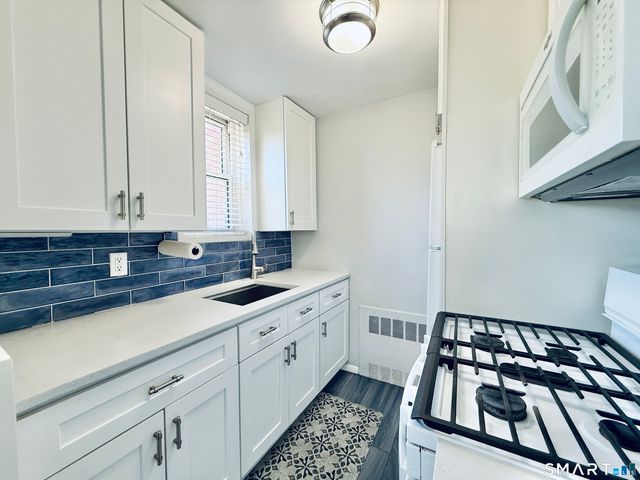 140 Grove Street 2H, Stamford, CT 06901
