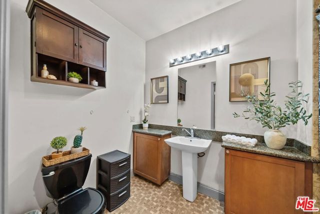 6938 Laurel Canyon Boulevard 310, North Hollywood, CA 91605