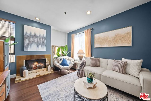 6938 Laurel Canyon Boulevard 310, North Hollywood, CA 91605