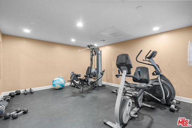 6938 Laurel Canyon Boulevard 310, North Hollywood, CA 91605