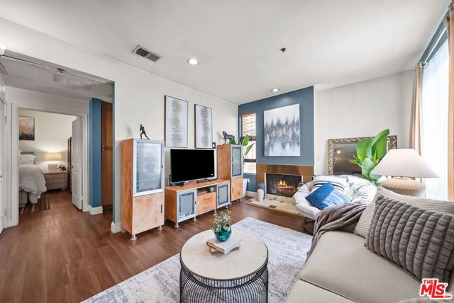 6938 Laurel Canyon Boulevard 310, North Hollywood, CA 91605