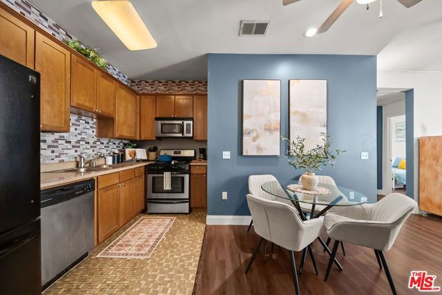 6938 Laurel Canyon Boulevard 310, North Hollywood, CA 91605