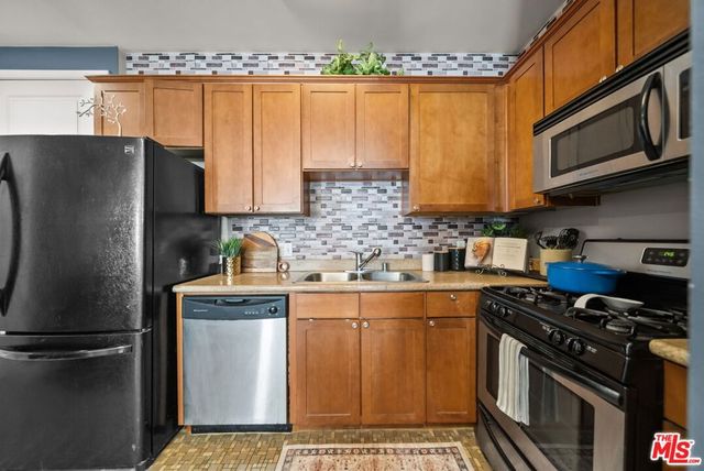 6938 Laurel Canyon Boulevard 310, North Hollywood, CA 91605