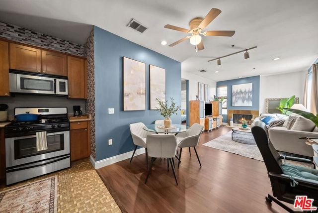 6938 Laurel Canyon Boulevard 310, North Hollywood, CA 91605