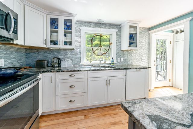 110 Wixom Avenue, Wellfleet, MA 02667