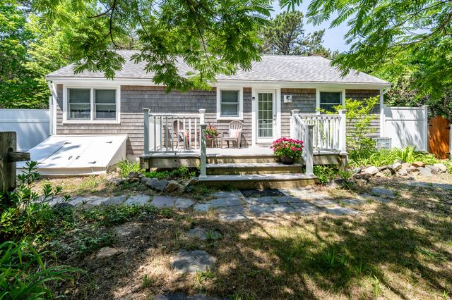 110 Wixom Avenue, Wellfleet, MA 02667