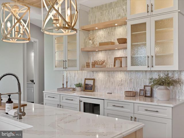 297 SARSEN DR, Lititz, PA 17543