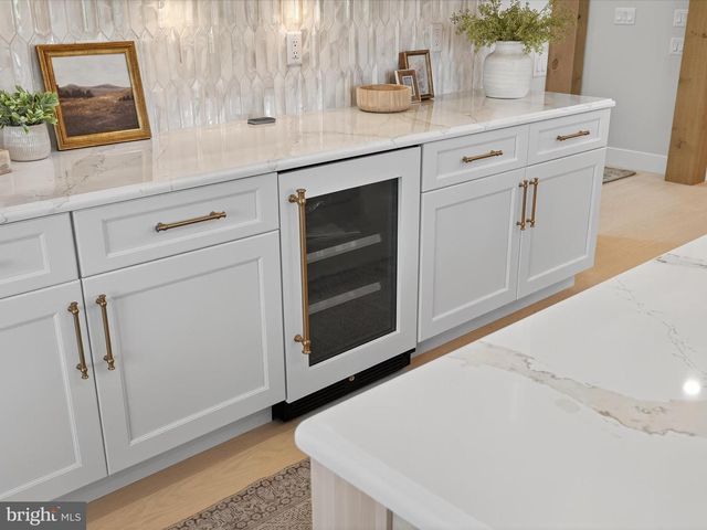 297 SARSEN DR, Lititz, PA 17543