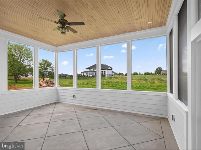 297 SARSEN DR, Lititz, PA 17543